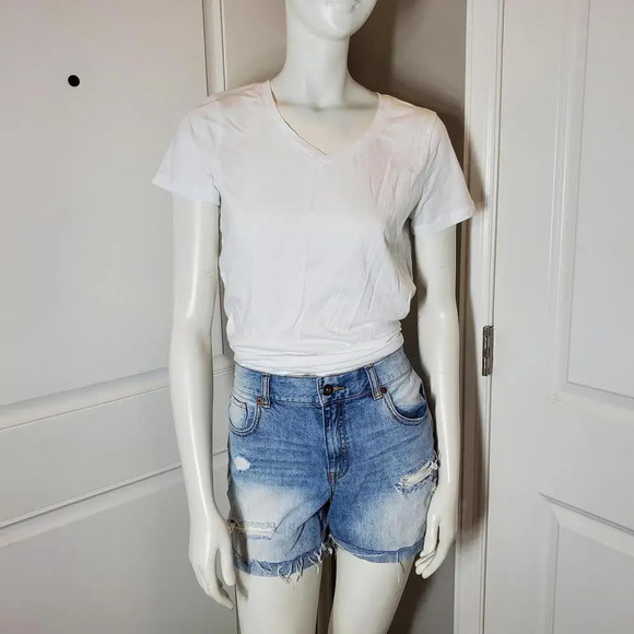 Time and Tru Women's White Short Sleeve V-Neck Tee Size Small NWOT - Picture 2 of 15